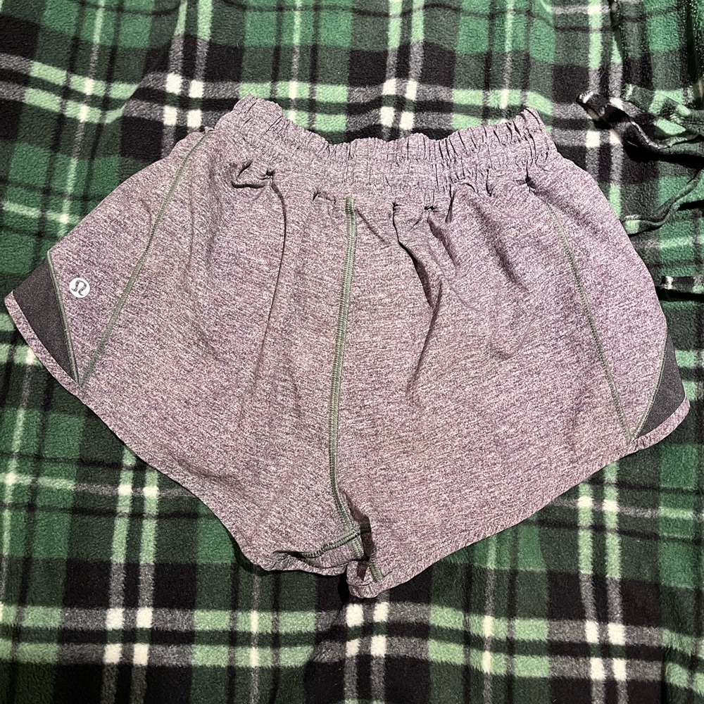 Lululemon Hotty Hot 2.5” Shorts